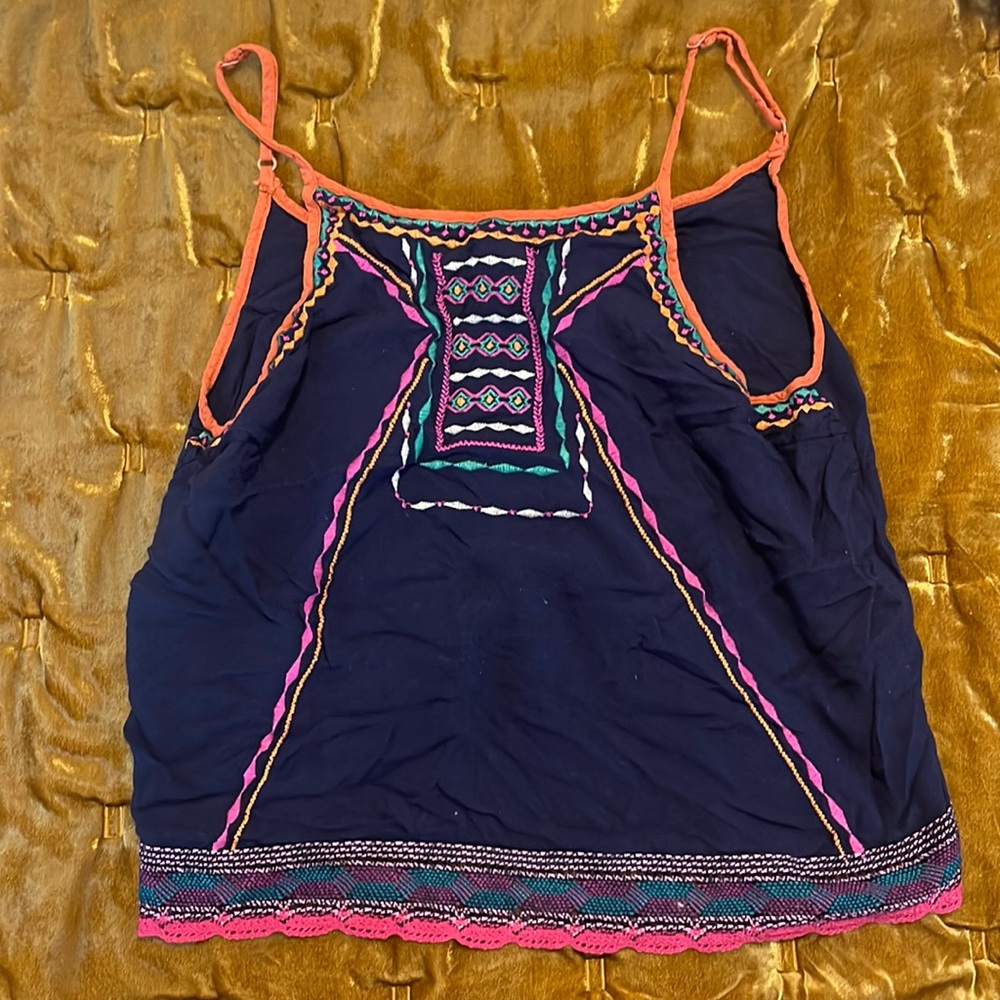 CUTE TOP VERY FLATTERING